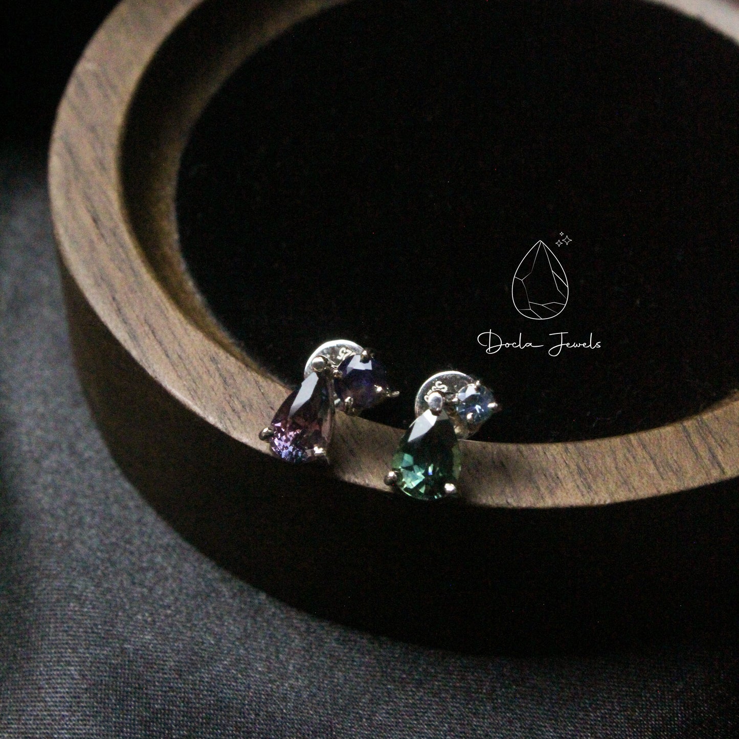 Twinkling stud earring (Green)