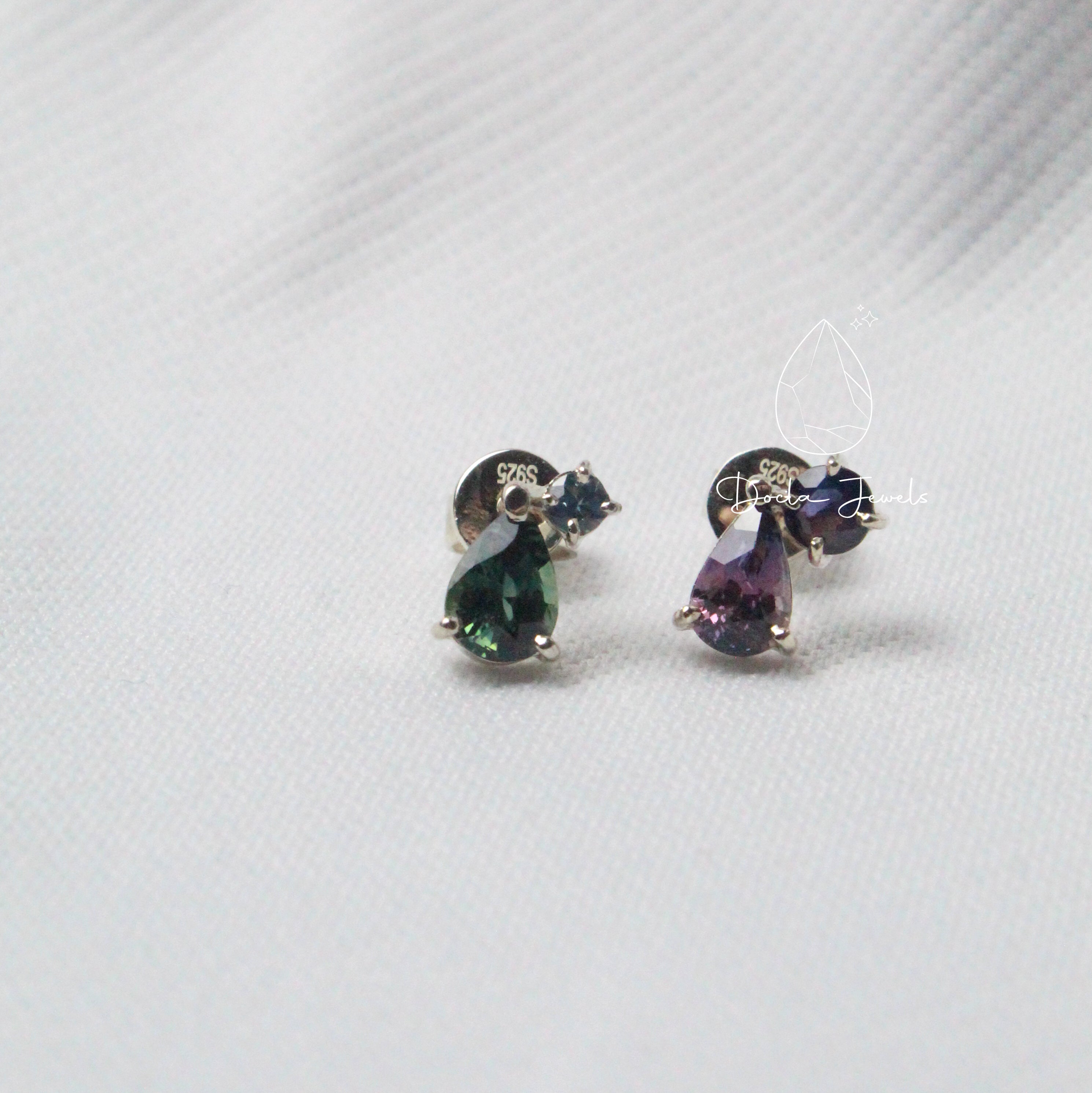Twinkling stud earring (Green)