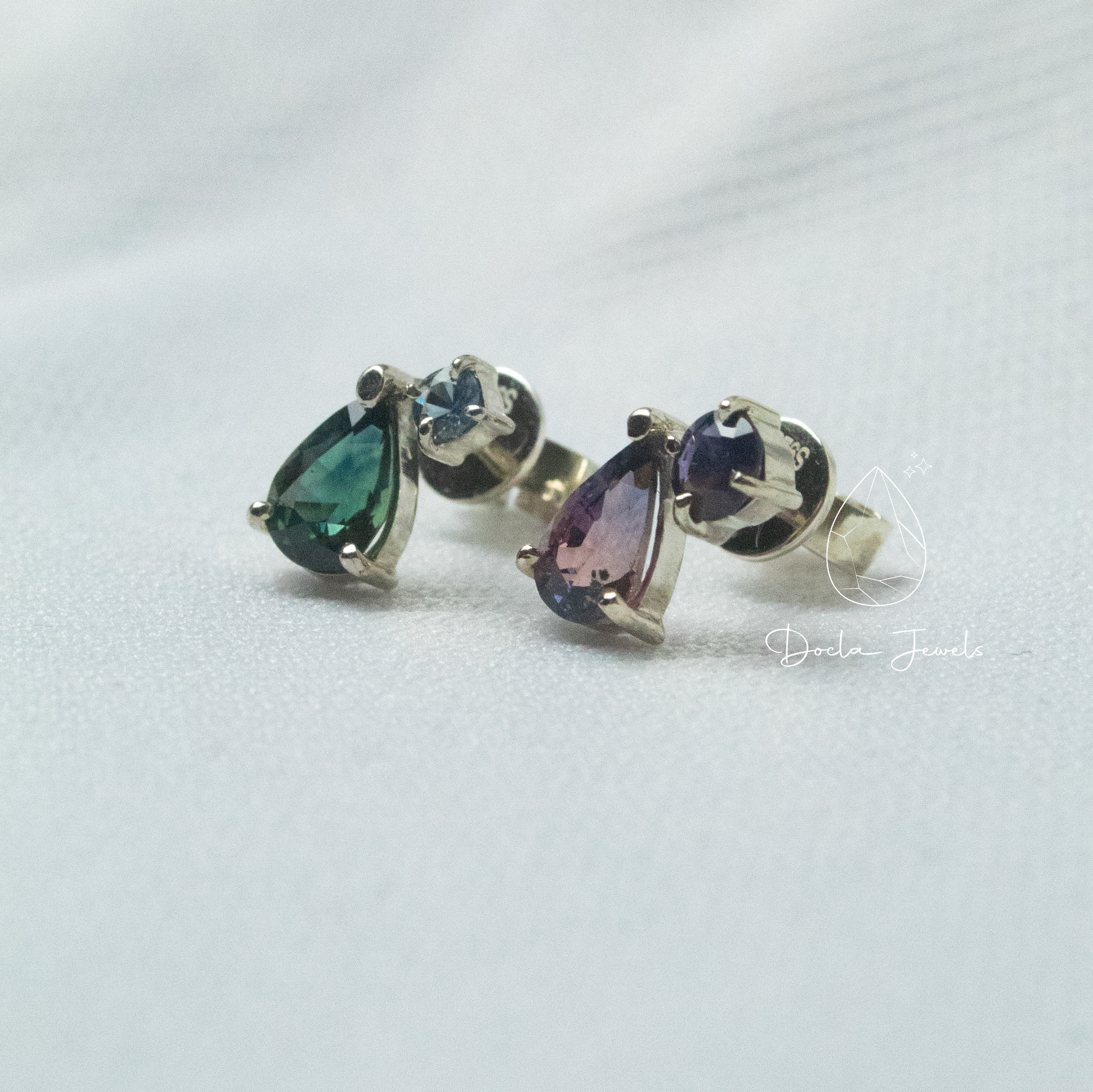 Twinkling stud earring (Green)