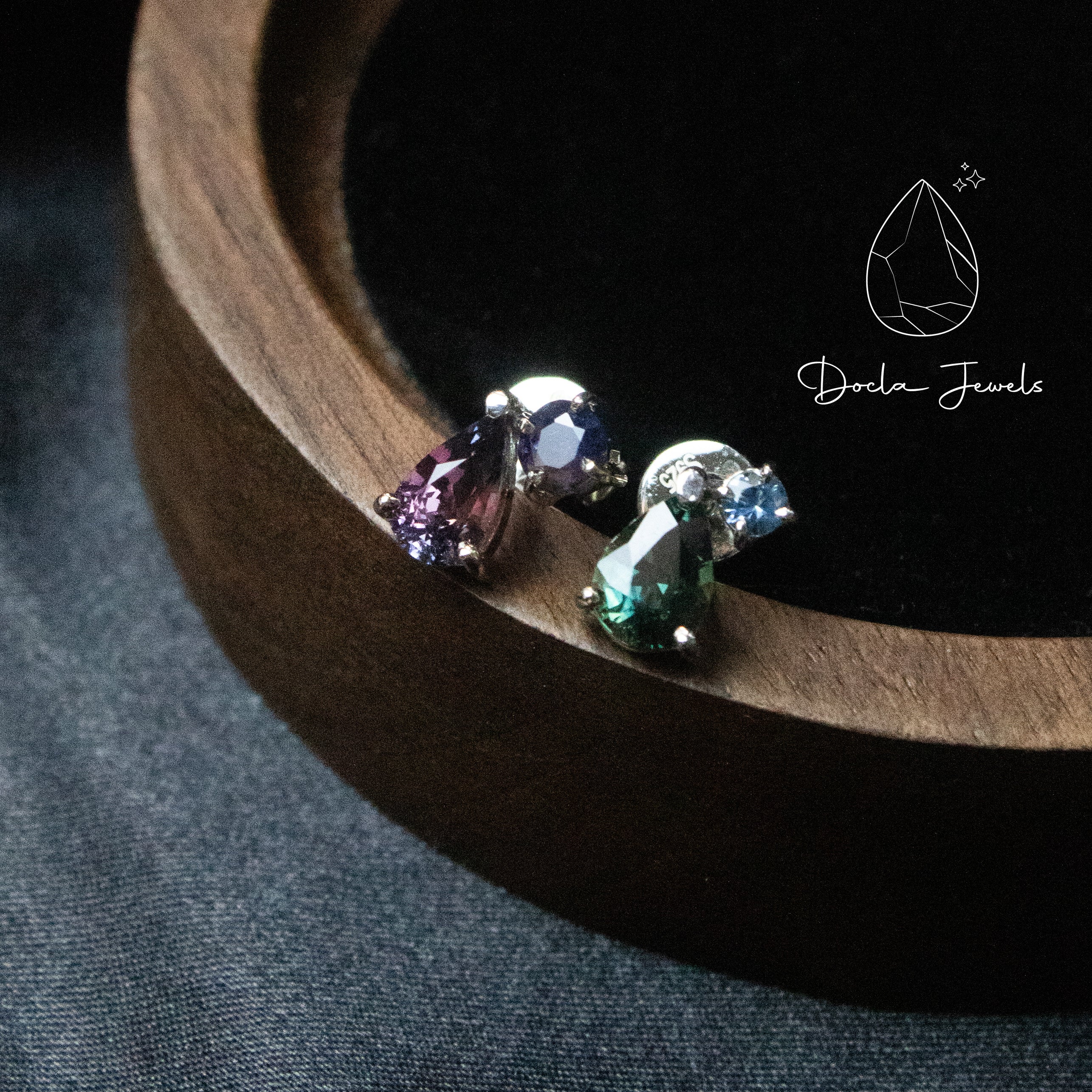 Twinkling stud earring (Green)