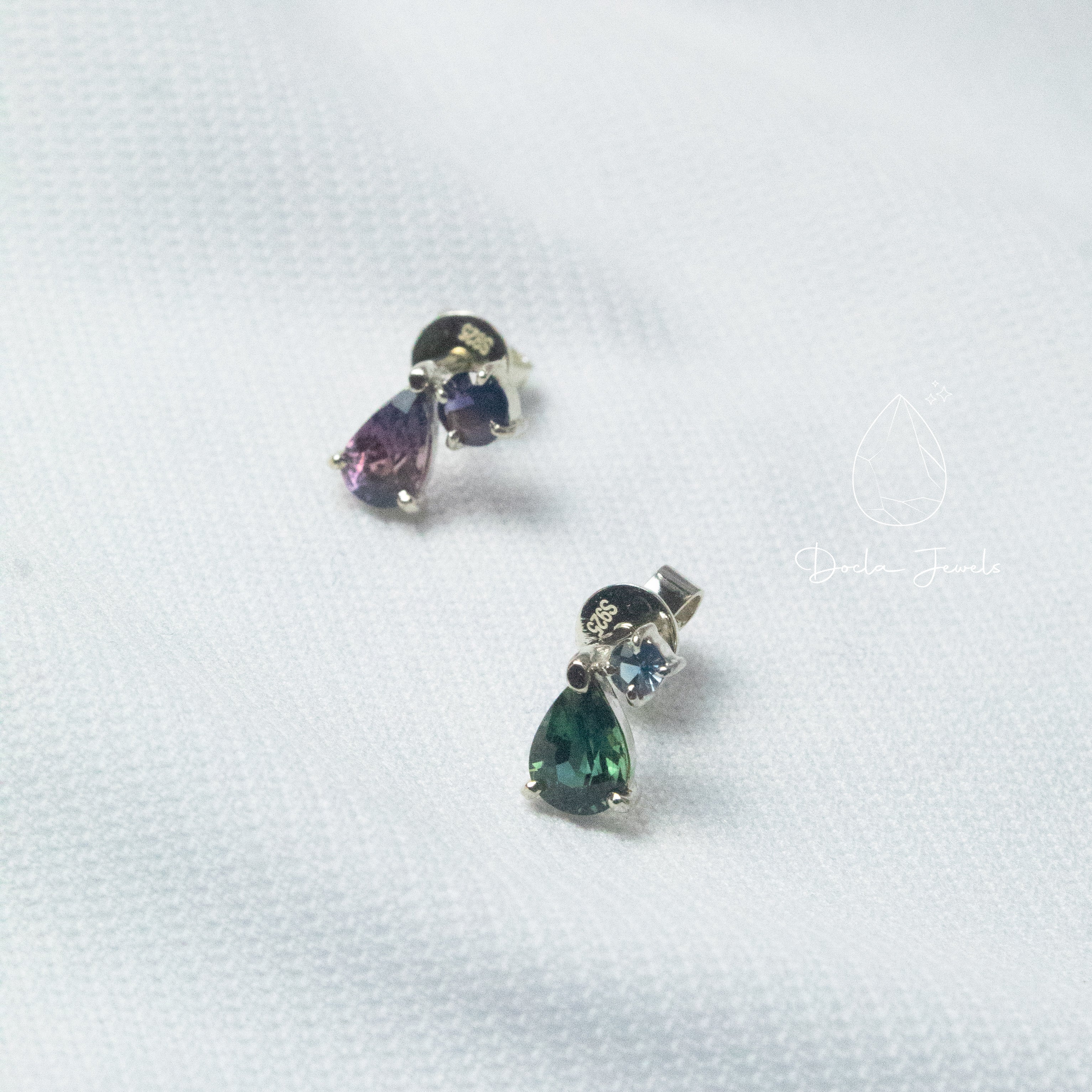 Twinkling stud earring (Green)
