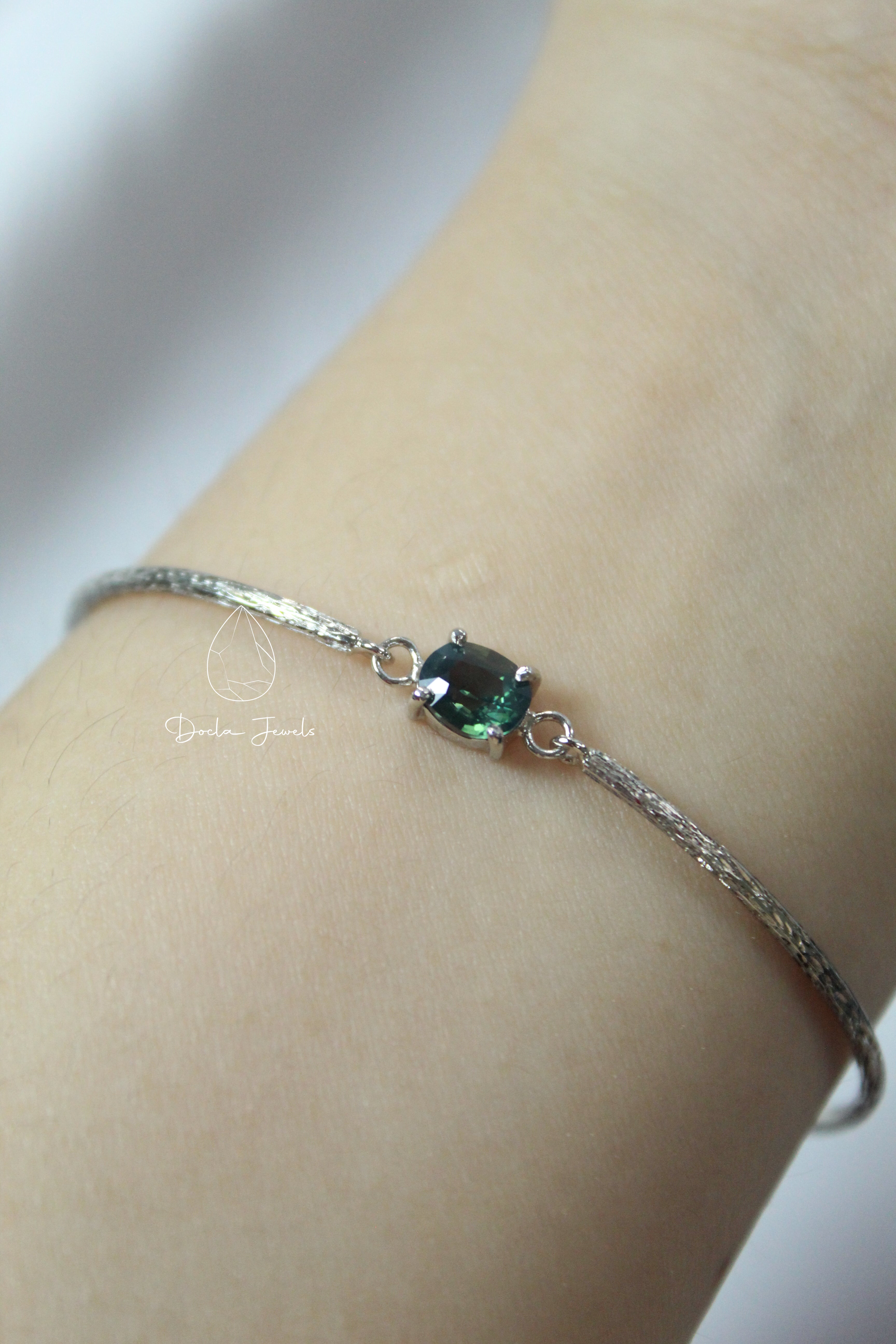 Minimalism green sapphire bracelet